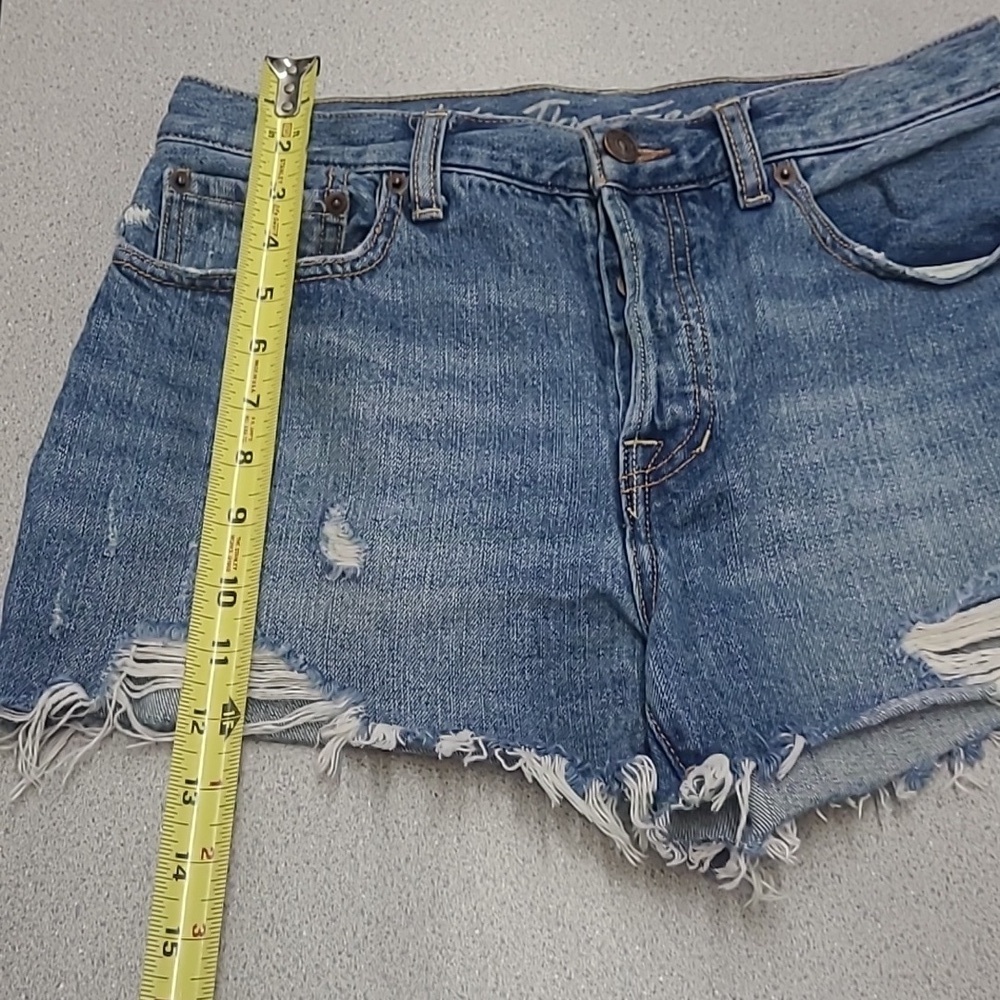 We The Free Distressed Denim Shorts Size 28 - Picture 2 of 7